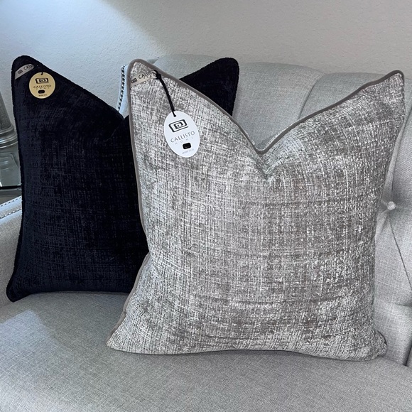 1-NWT CALLISTO HOME VELVET WEAVE DESIGN DECORATIVE THROW PILLOWS - Picture 4 of 17